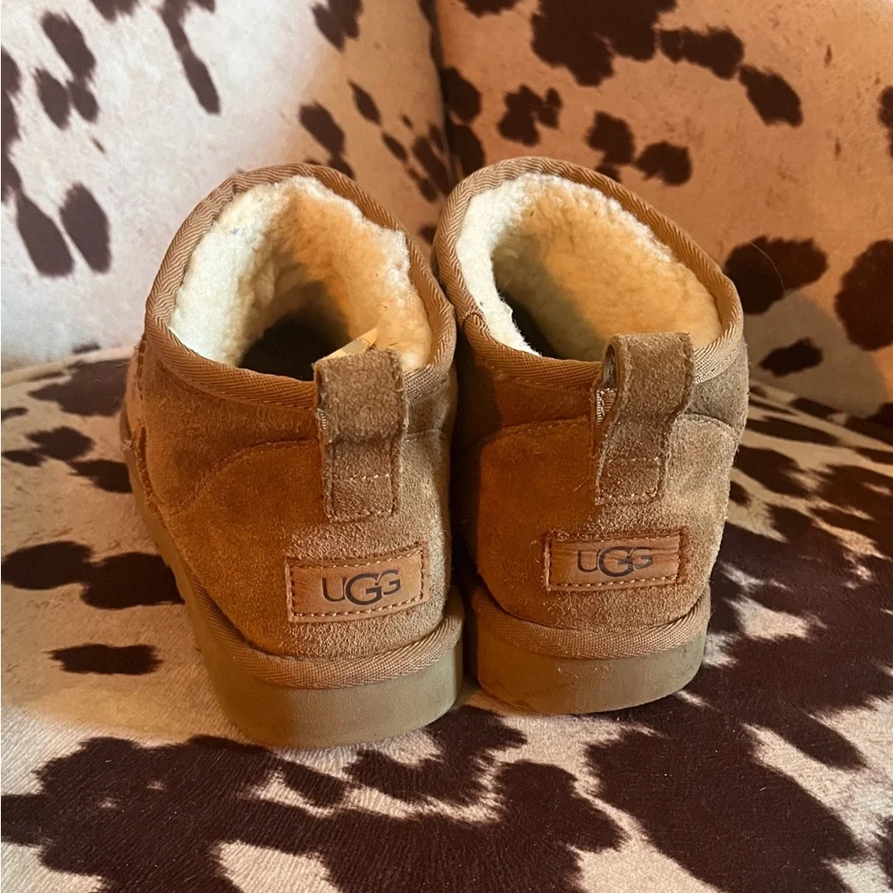 UGG Classic Ultra Mini Boot - Picture 3 of 6
